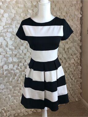 🖤 B. Darlin Black & White Striped Fit & Flare Dress - Size 7/8